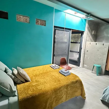 Ibiza Houseboatloft Bed & Breakfast 3*