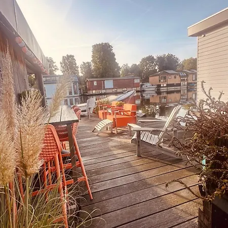 Ibiza Houseboatloft Bed & Breakfast