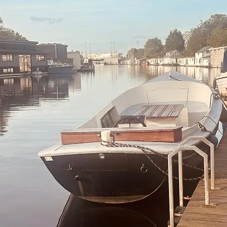 Bed & Breakfast Ibiza Houseboatloft Amsterdam