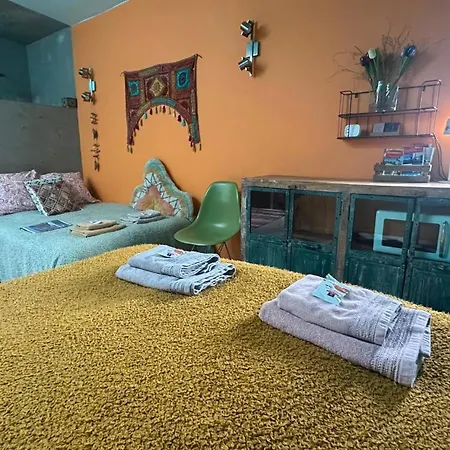 Bed & Breakfast Ibiza Houseboatloft Amsterdam