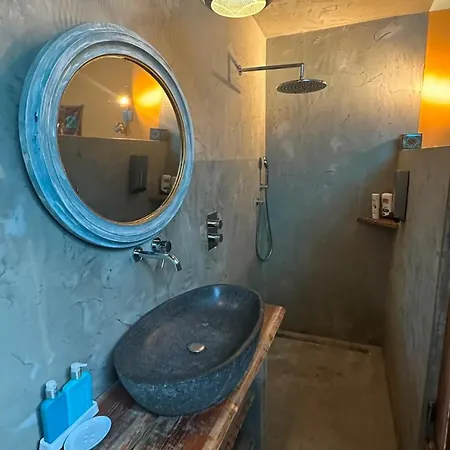 Ibiza Houseboatloft Amsterdam