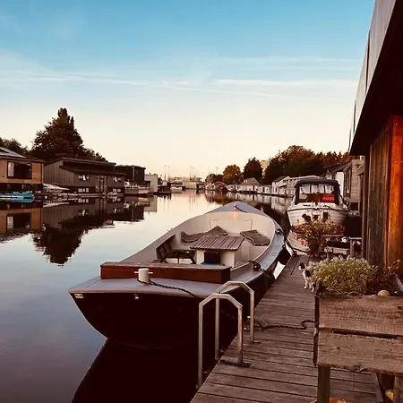 Bed & Breakfast Ibiza Houseboatloft Amsterdam